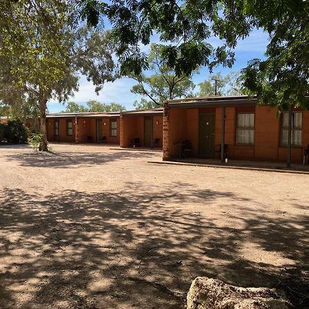 Mataranka Territory Manor Motel & Caravan Park מראה חיצוני תמונה