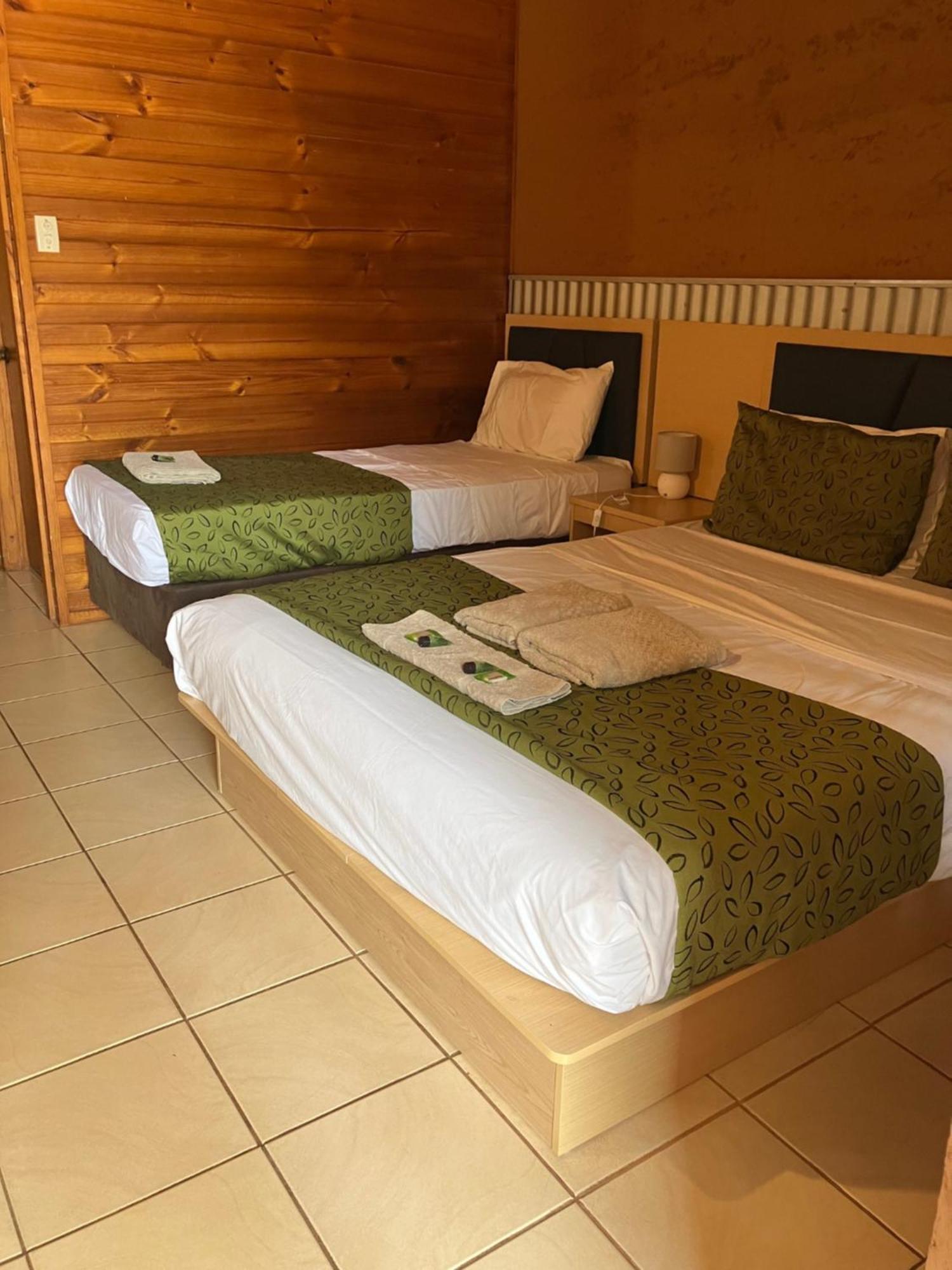 Mataranka Territory Manor Motel & Caravan Park מראה חיצוני תמונה