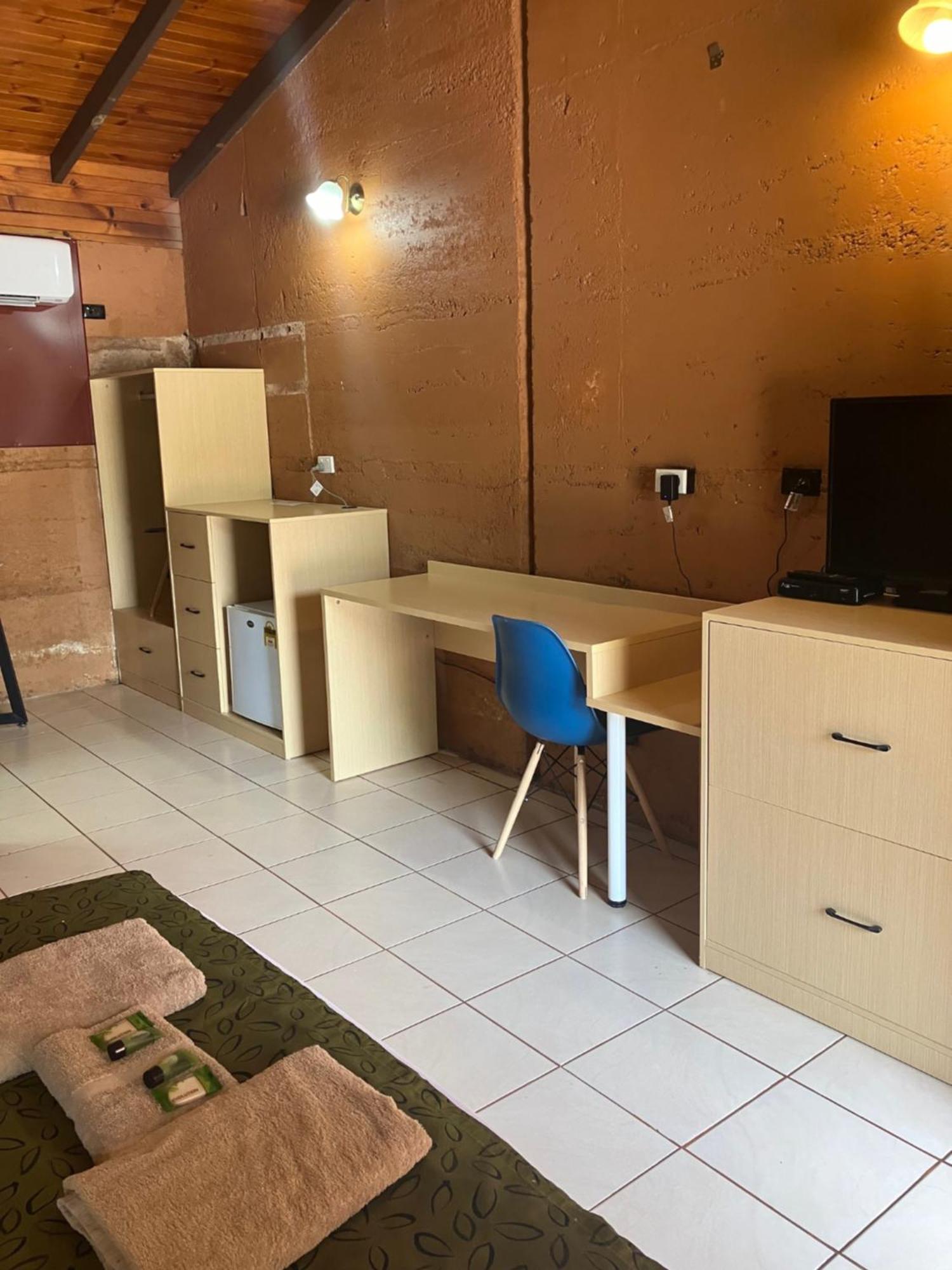 Mataranka Territory Manor Motel & Caravan Park חדר תמונה