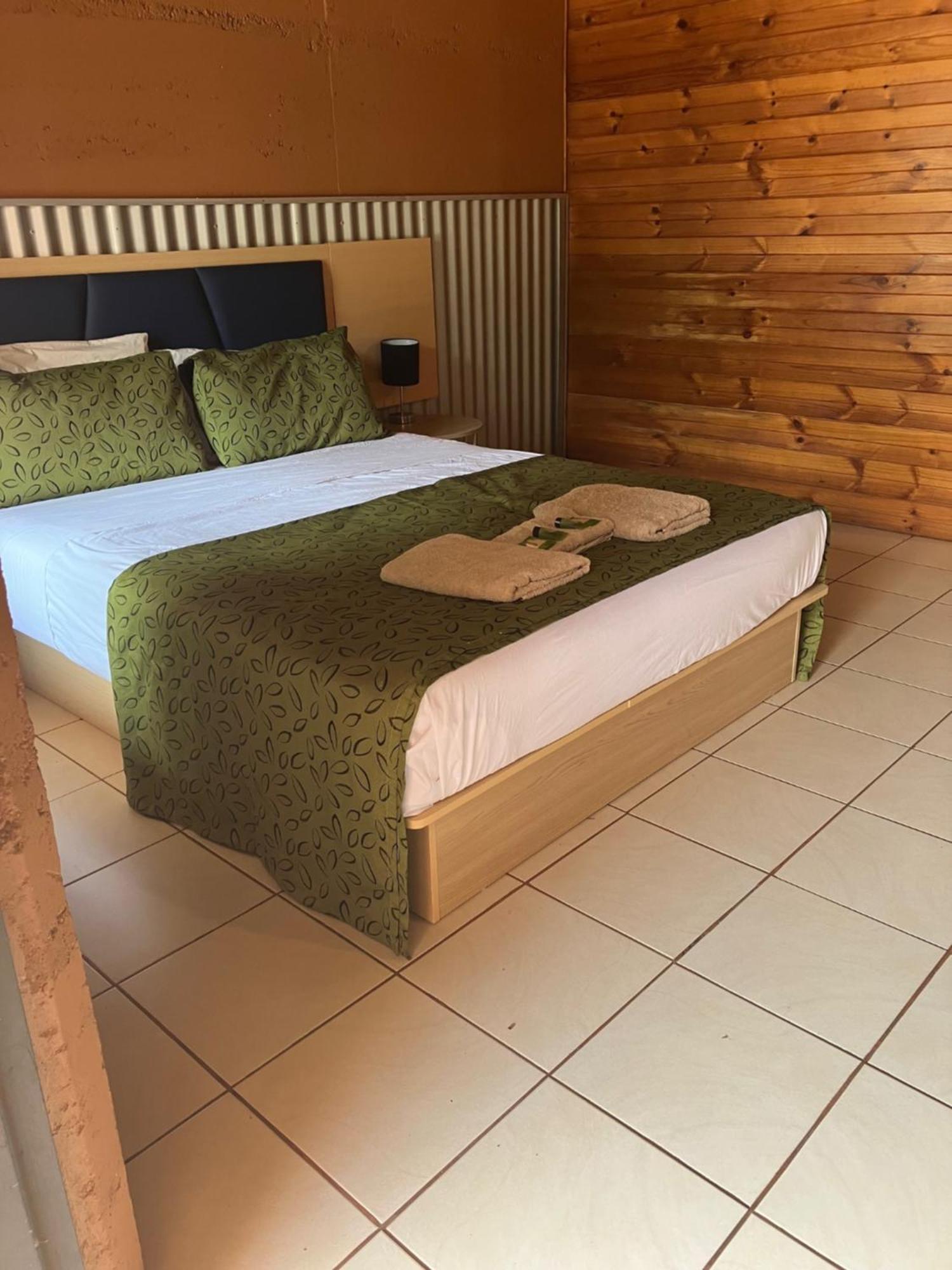 Mataranka Territory Manor Motel & Caravan Park מראה חיצוני תמונה